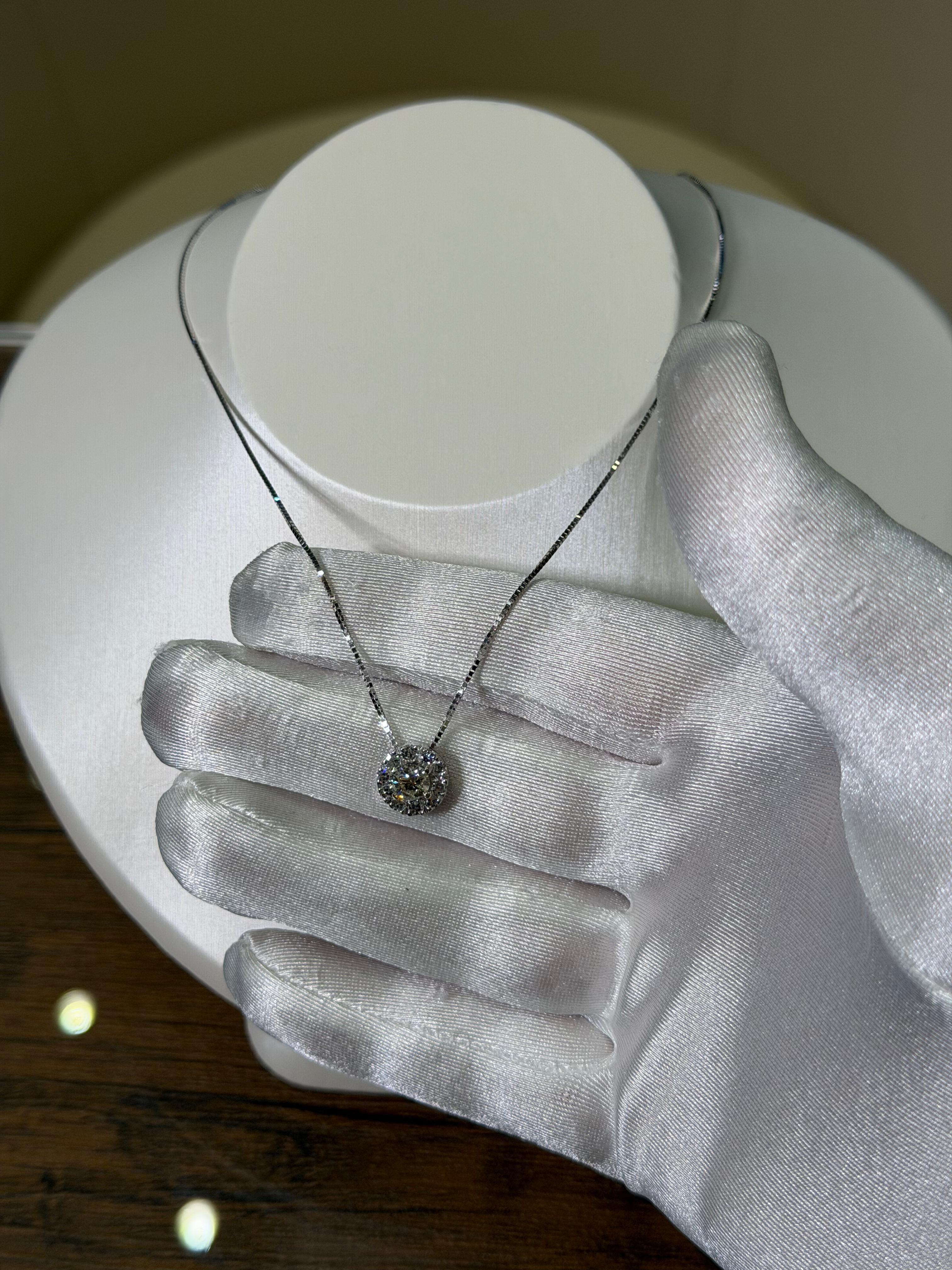 Diamond_Halo_Pendant_And_Venetian_Chain_Set