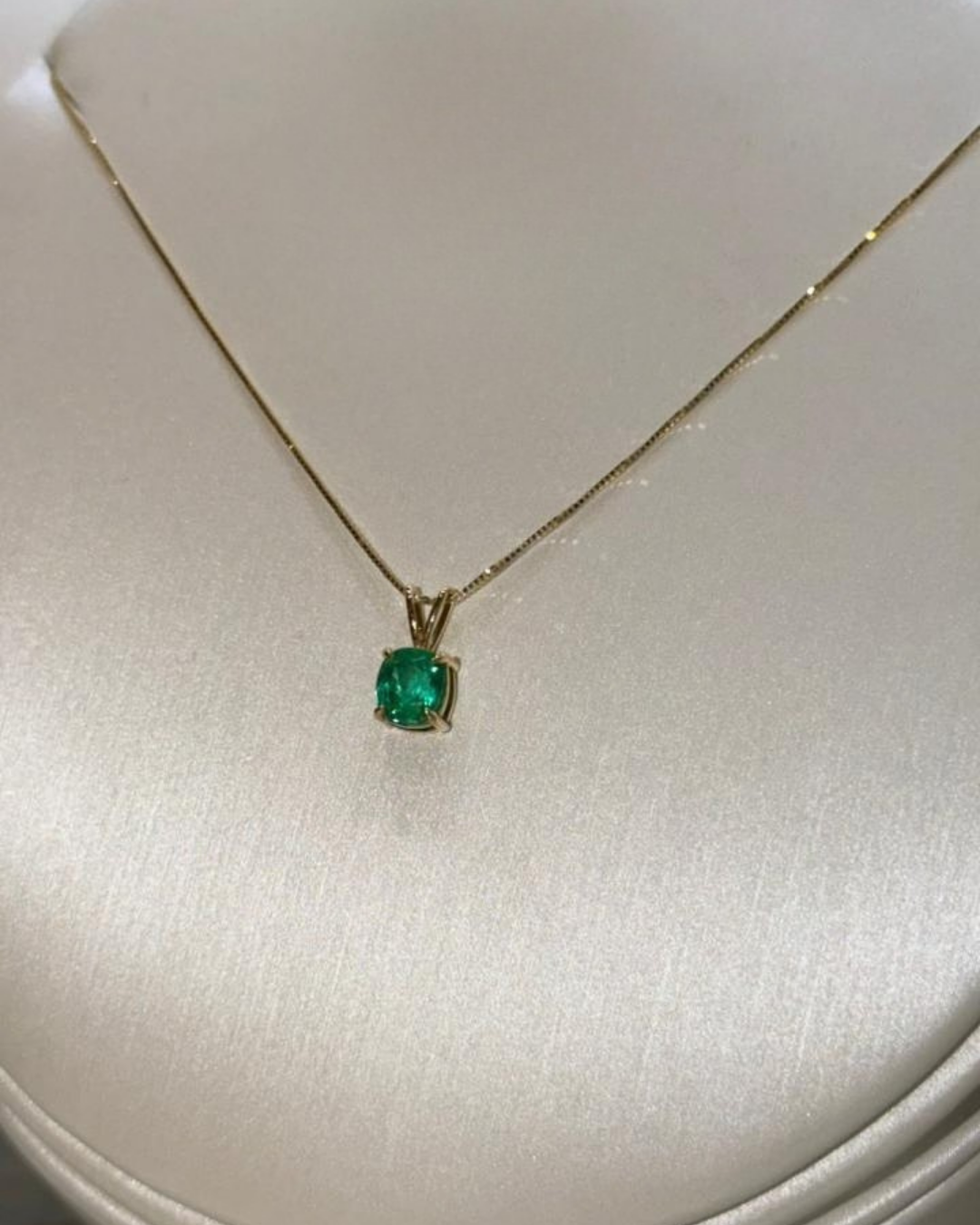 Emerald pendant and Venetian Chain Set