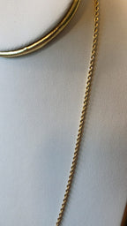 rope chain in 18K gold, close up studio shot | Gado Jewellers Mississauga Fine Jewellery 