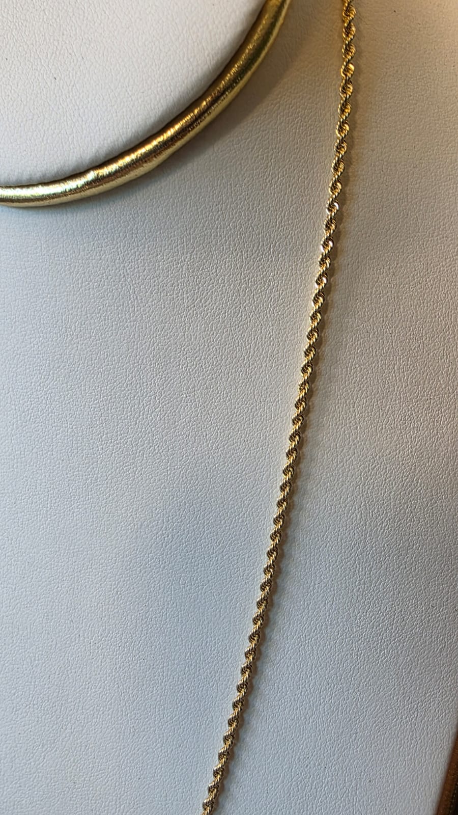 rope chain in 18K gold, close up studio shot | Gado Jewellers Mississauga Fine Jewellery 