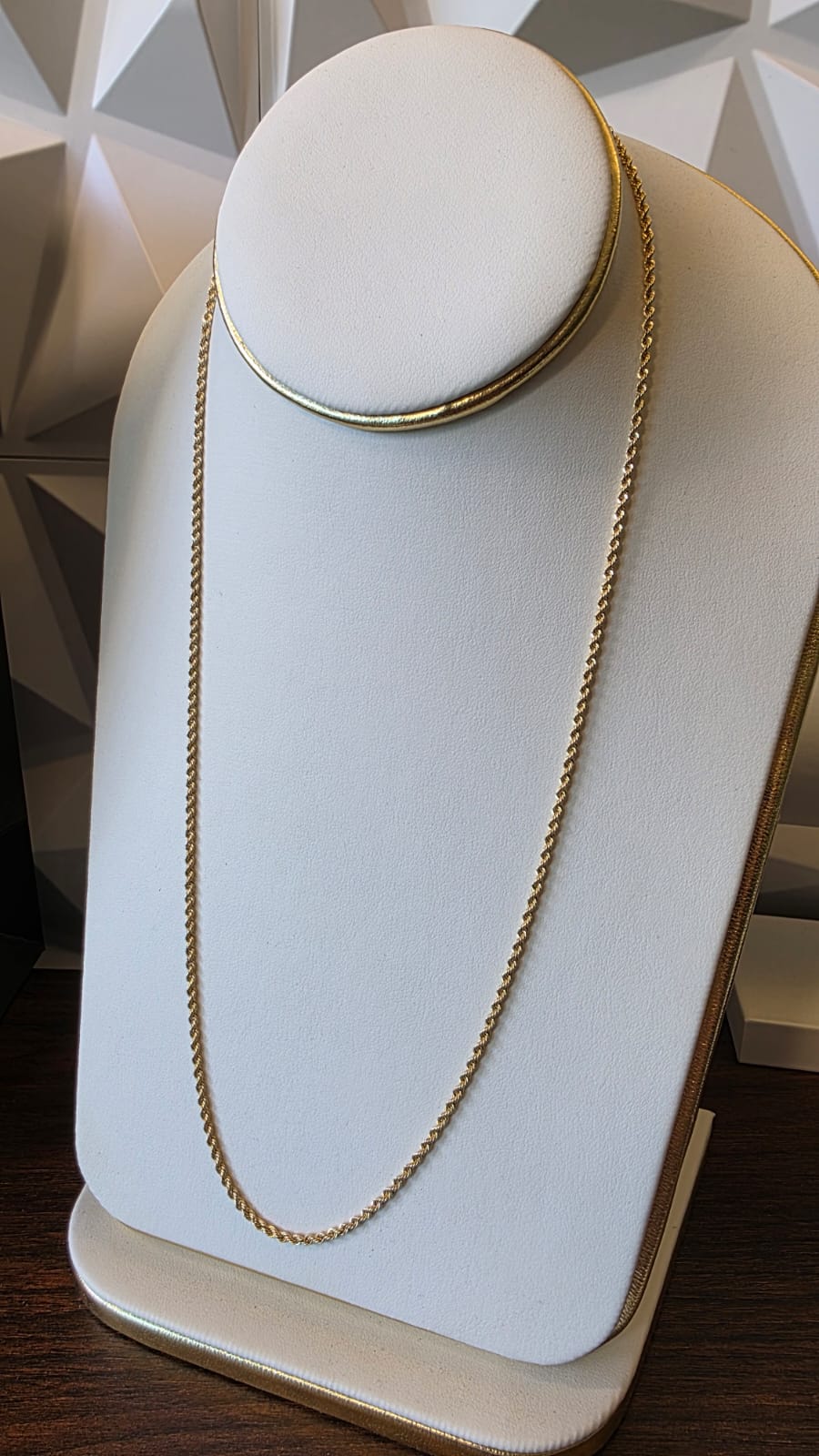 rope chain in 18K gold, studio shot | Gado Jewellers Mississauga Fine Jewellery 