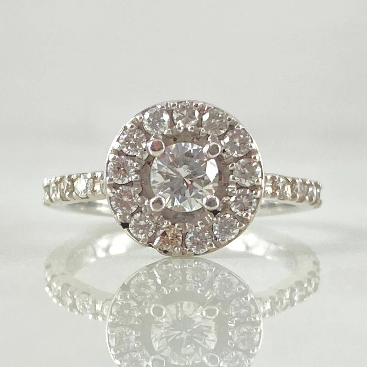 Bague de fiançailles solitaire à halo coussin - Diamants 0 à 1,5 ct