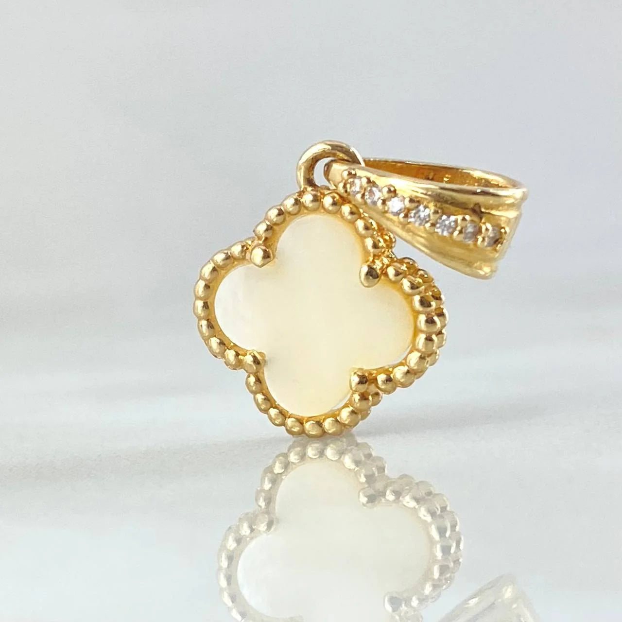 La Fortuna Nacarada Pendant