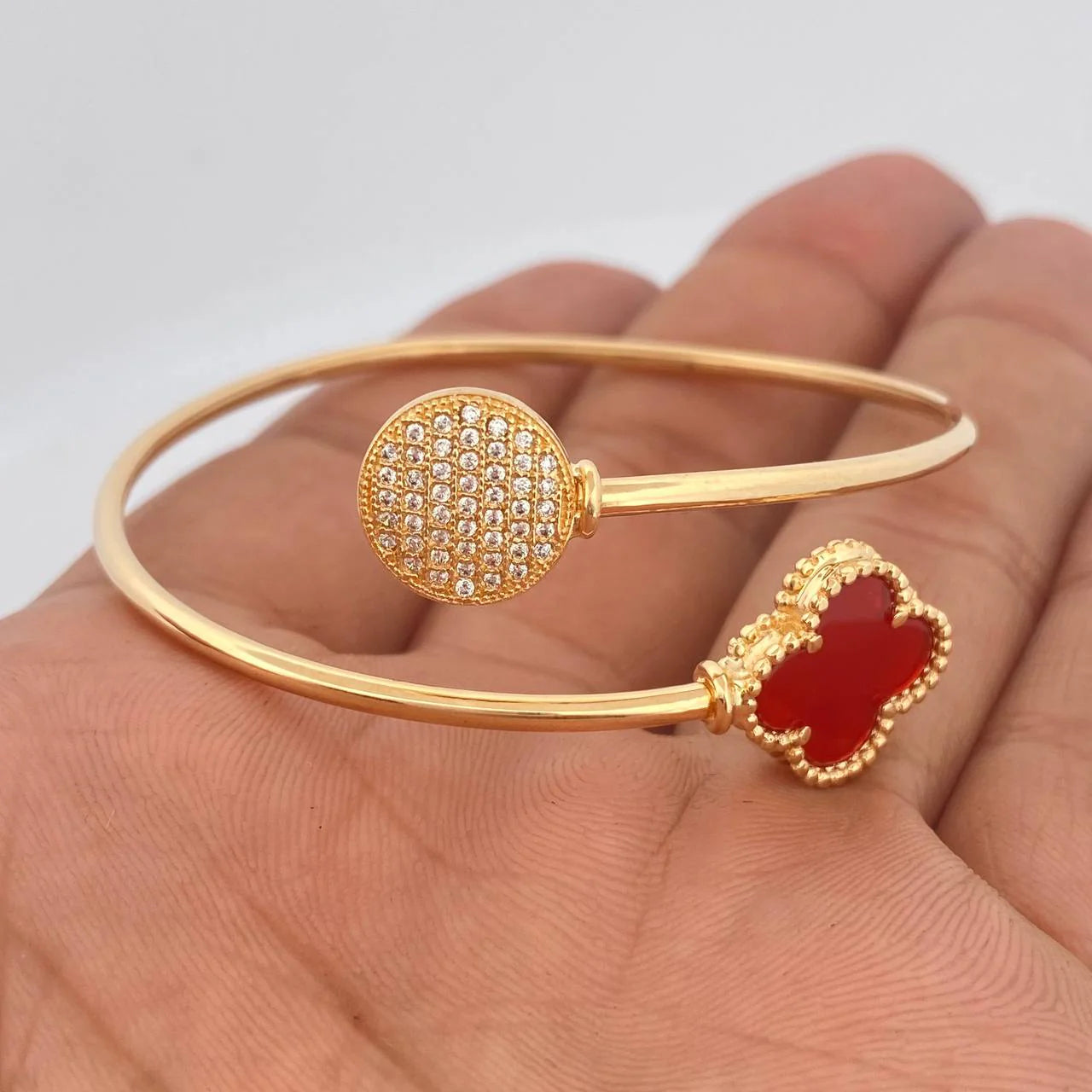 La Fortuna Roja Cuff