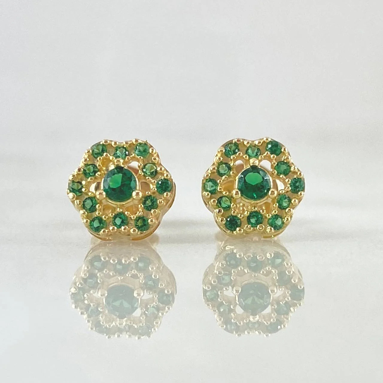 Vera Studs