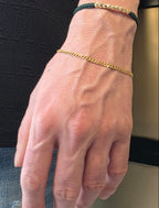 Close-up of Cuban curb link bracelet clasp and link detail in 18K gold | Gado Jewellers Fine Jewellery Mississauga