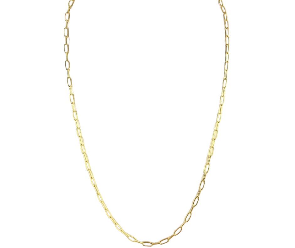 Close-up of paperclip link chain clasp and link detail in 18K gold | Gado Jewellers Canadian Fine Jewellery