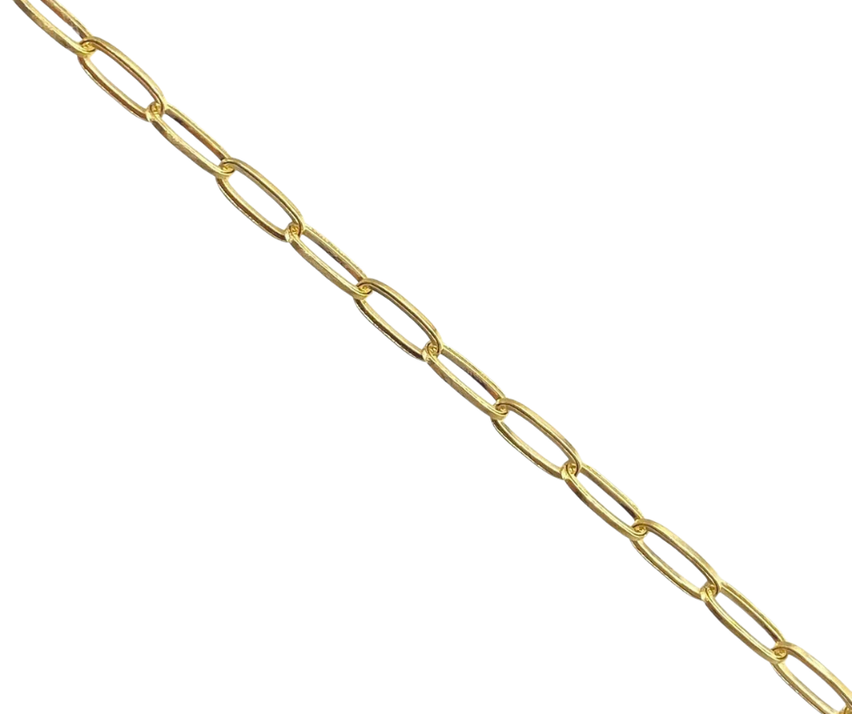 Close-up of paperclip link chain clasp and link detail in 18K gold | Gado Jewellers Canadian Fine Jewellery