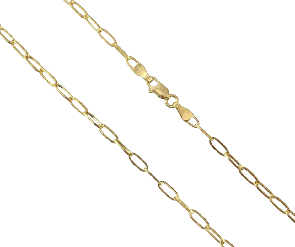 Close-up of paperclip link chain clasp and link detail in 18K gold | Gado Jewellers Canadian Fine Jewellery