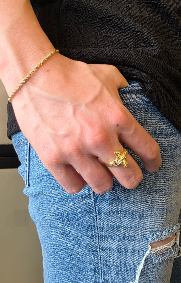 Close-up of rope chain clasp and link detail in 18K gold | Gado Jewellers Mississauga Fine Jewellery 