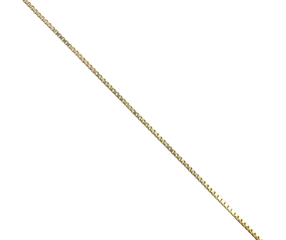 Close-up of Venetian box chain clasp and link detail in 18K gold | Gado Jewellers Mississauga Fine Jewellery 